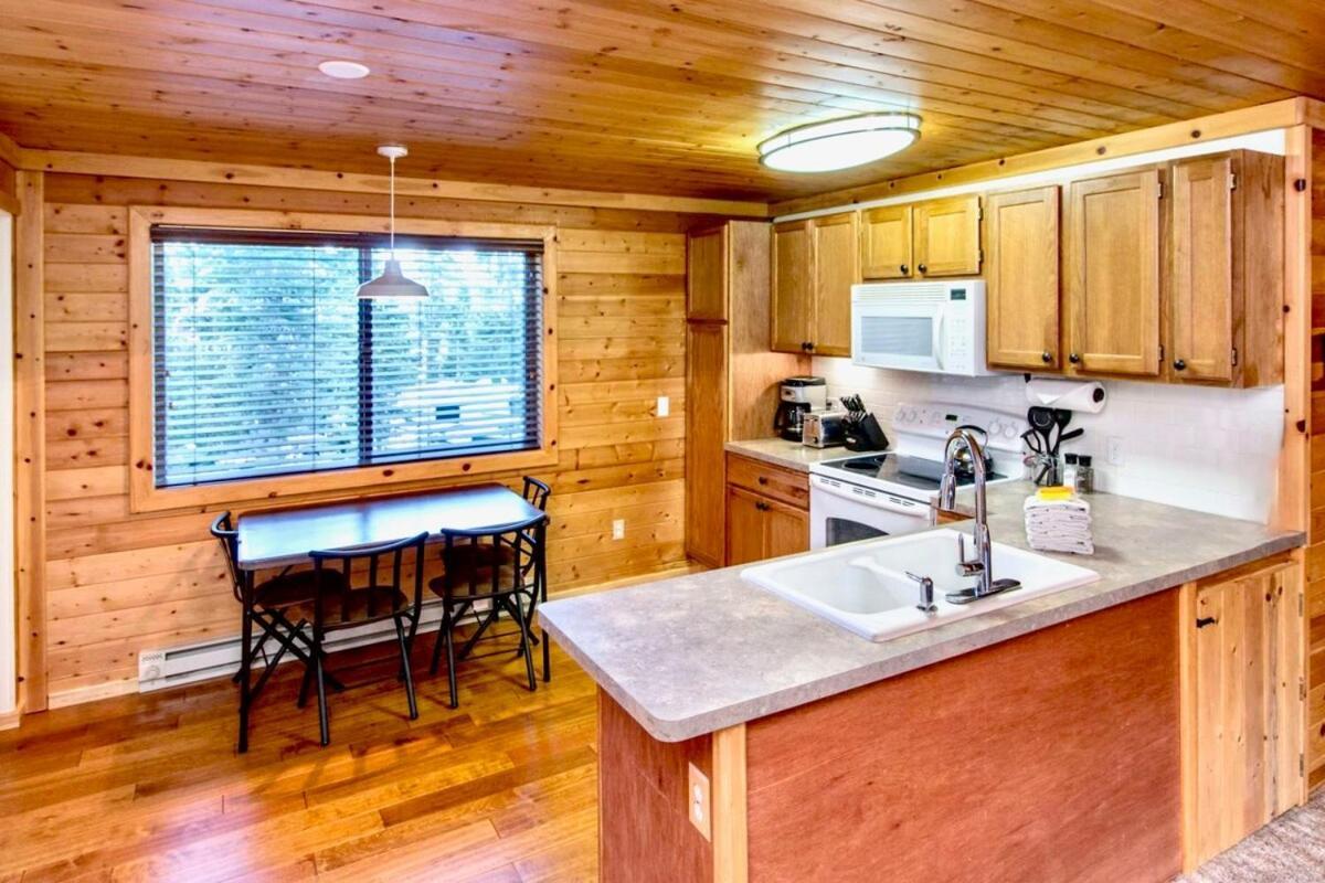 Lovely Log Cabin With Fire Pit! Duck Creek Village Exterior foto