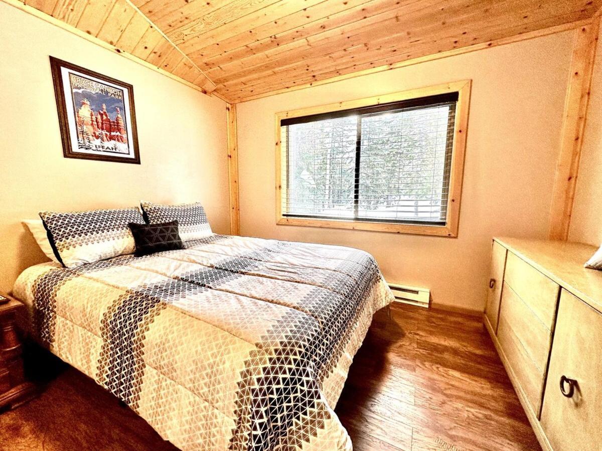 Lovely Log Cabin With Fire Pit! Duck Creek Village Exterior foto